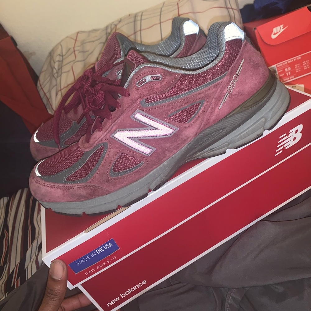 New Balance 990 V4